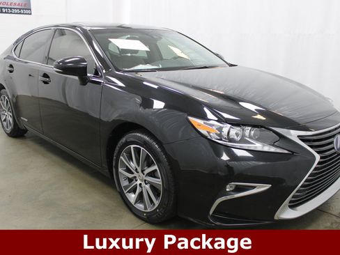 Used 2018 Lexus ES 300h image 3