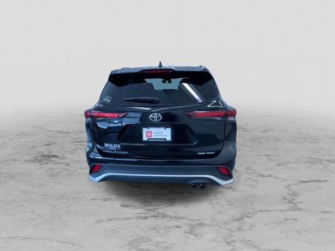 Certified 2025 Toyota Highlander XSE AWD/4WD image 8