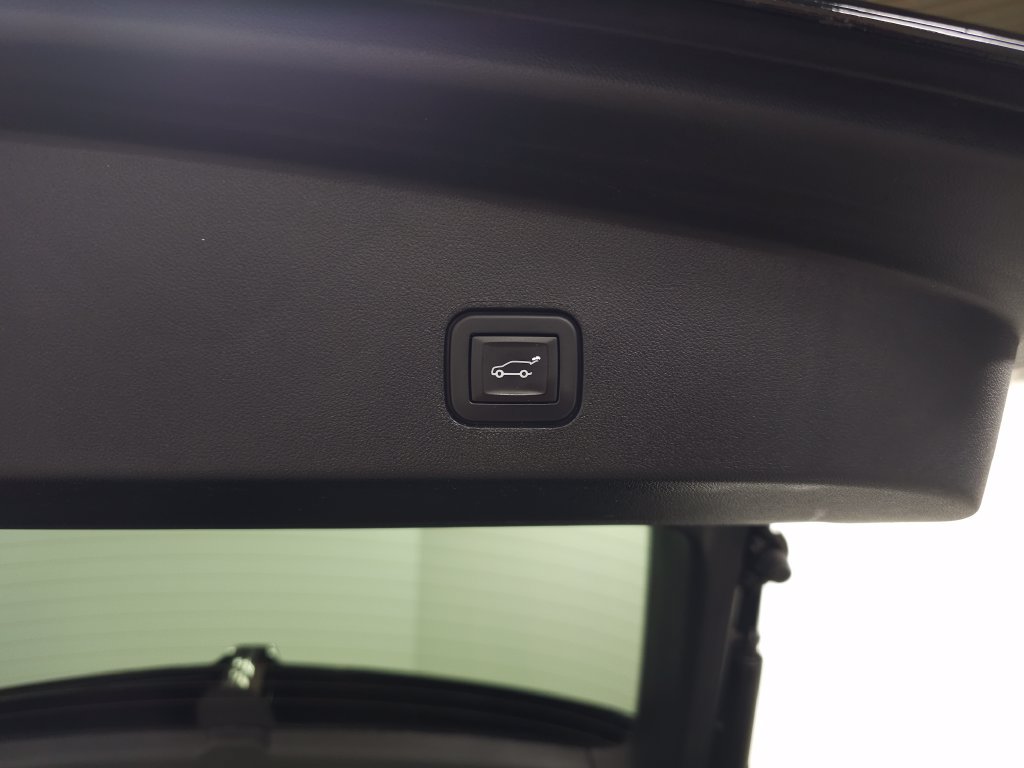 Certified 2024 Cadillac Lyriq Sport w/ LPO, Floor Liner Package AWD/4WD image 7