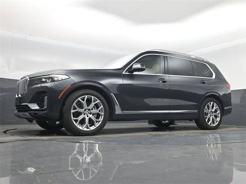 Used 2022 BMW X7 xDrive40i w/ Executive Package image 57
