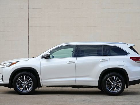 Used 2018 Toyota Highlander XLE FWD image 8