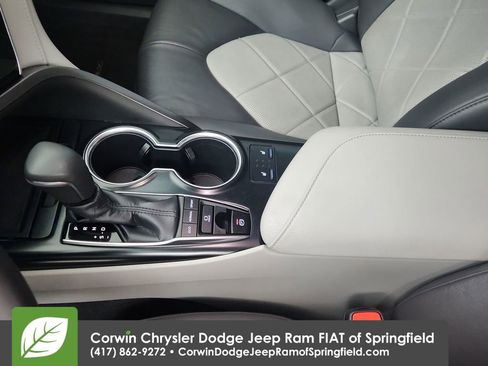 Used 2018 Toyota Camry XLE image 29