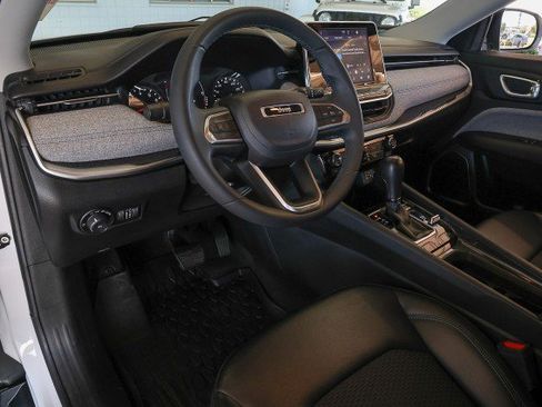 Used 2022 Jeep Compass Latitude image 11