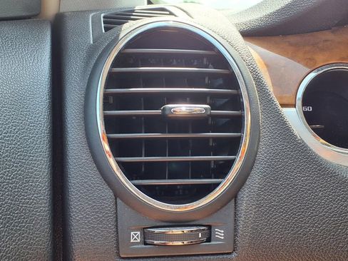 Used 2009 Buick Enclave CXL w/ Trailering Provision Package FWD image 21