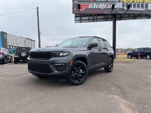 New 2025 Jeep Grand Cherokee Limited w/ Black Appearance Package image 2