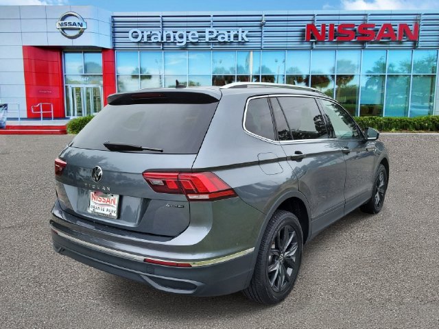 Used 2024 Volkswagen Tiguan SE AWD/4WD image 2