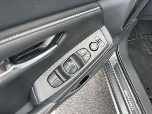 Used 2024 Nissan Sentra SV FWD image 8