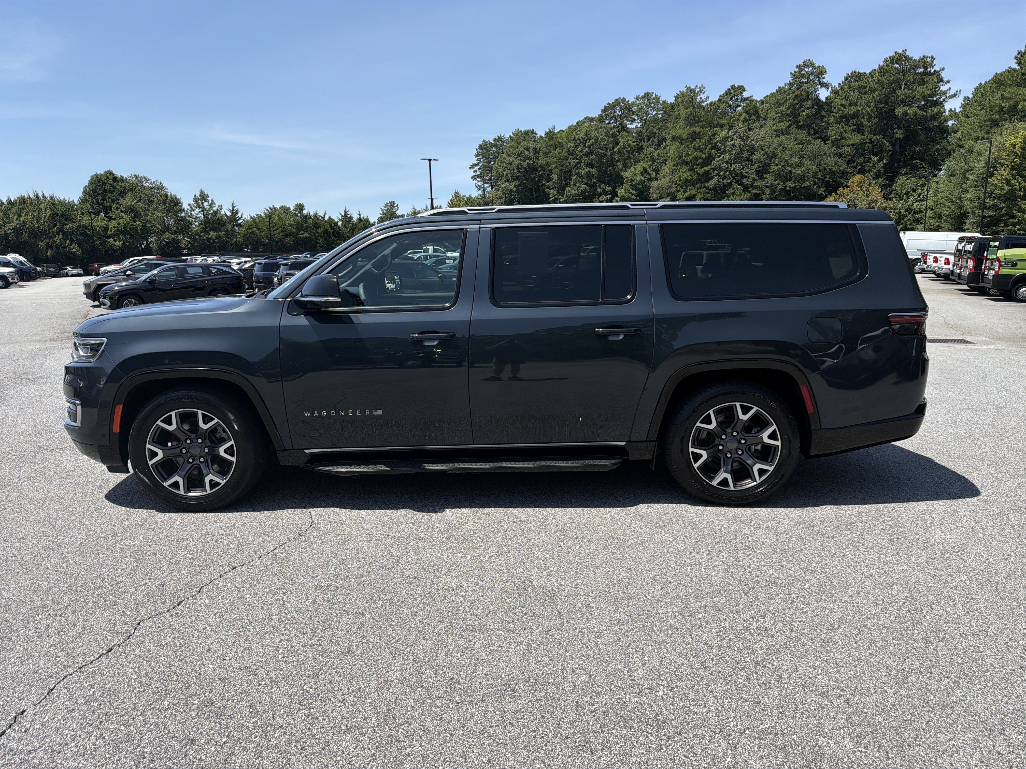 Used 2024 Jeep Wagoneer L Series III w/ Flexible Seating Group AWD/4WD image 4