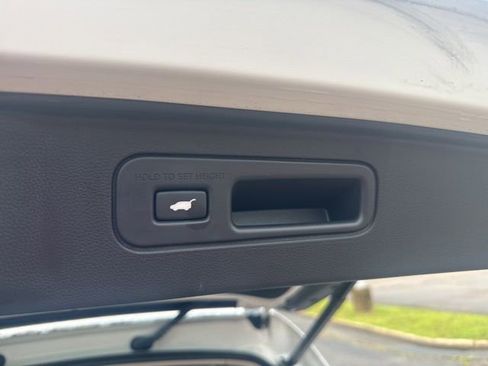 Used 2025 Honda Pilot Touring image 12