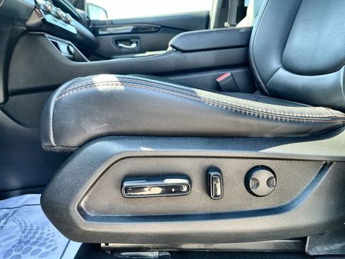 Used 2025 Honda Pilot TrailSport image 21