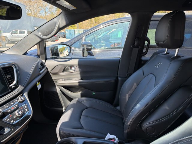 New 2026 Chrysler Pacifica Select w/ S Appearance Package FWD image 20