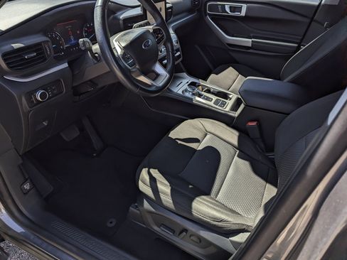 Certified 2023 Ford Explorer XLT RWD image 9