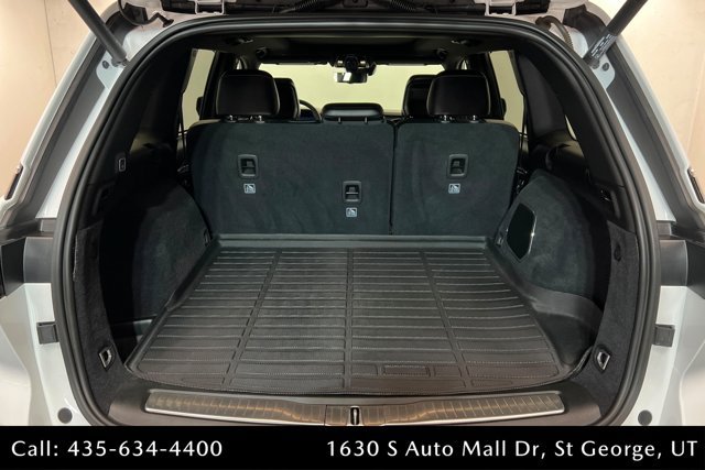 Used 2024 Jeep Grand Cherokee Overland w/ Luxury Tech Group IV AWD/4WD image 22