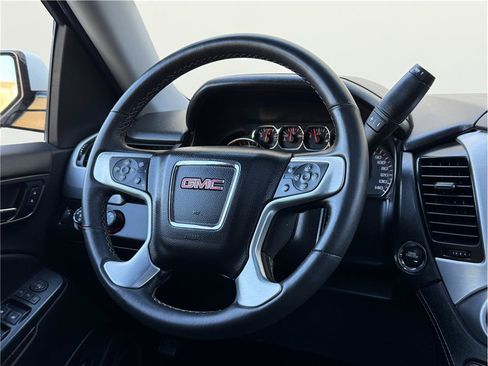 Used 2015 GMC Yukon XL SLT w/ Open Road Package AWD/4WD image 32