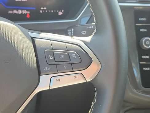 Used 2024 Volkswagen Tiguan SE image 27