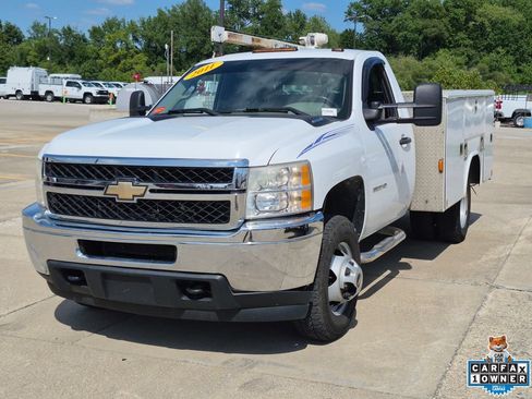 Used 2011 Chevrolet Silverado 3500 W/T w/ Snow Plow Prep Package AWD/4WD image 3