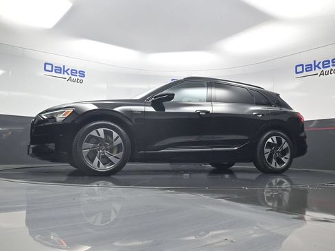 Used 2022 Audi e-tron Premium w/ Convenience Plus Package AWD/4WD image 39