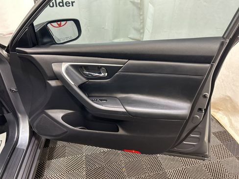 Used 2015 Nissan Altima 2.5 SV image 11