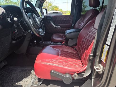 Used 2014 Jeep Wrangler Unlimited Sahara w/ Max Tow Package AWD/4WD image 9