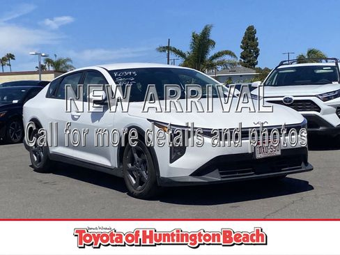 Used 2025 Kia K4 LXS image 1