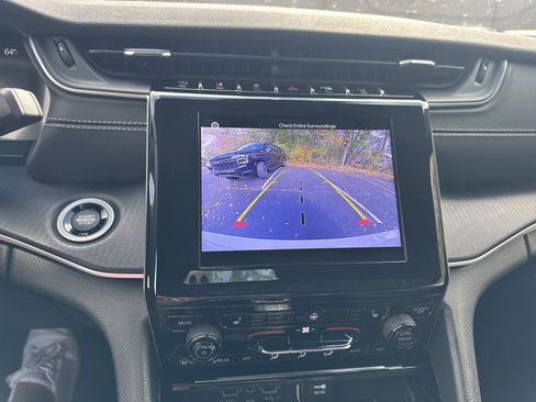 Certified 2023 Jeep Grand Cherokee Altitude image 32