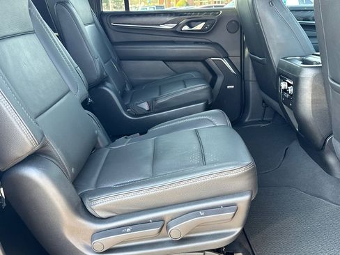 Used 2023 GMC Yukon XL Denali image 16