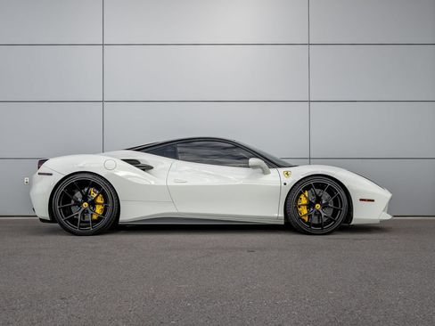 Used 2018 Ferrari 488 GTB RWD image 4