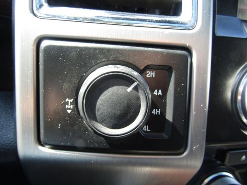 Used 2015 Ford F150 Platinum w/ Technology Package image 28