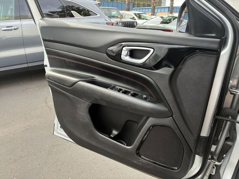 Used 2025 Jeep Compass Trailhawk image 18