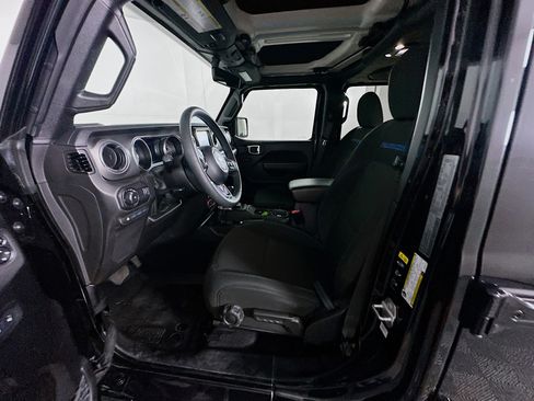 Used 2023 Jeep Wrangler Unlimited Rubicon 4xe AWD/4WD image 13