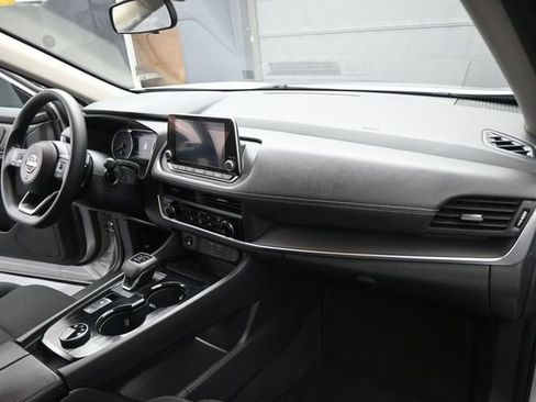 Used 2024 Nissan Rogue S AWD/4WD image 27