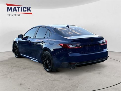 Used 2025 Toyota Camry SE image 5