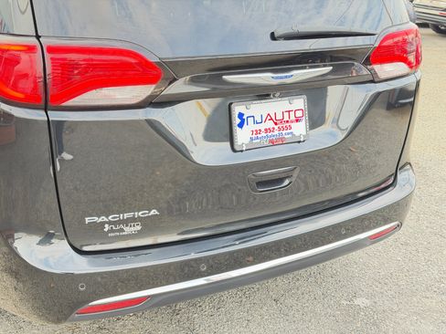 Used 2018 Chrysler Pacifica Touring-L image 78