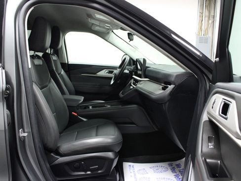 Used 2025 Ford Explorer Active w/ Active Comfort Package AWD/4WD image 17
