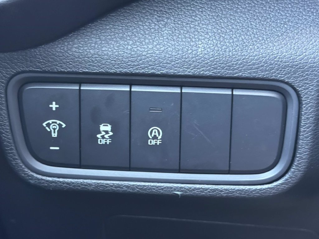 Used 2025 Kia Soul LX w/ LX Technology Package FWD image 18