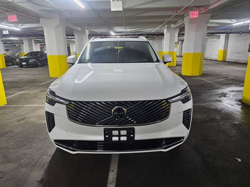 Certified 2025 Volvo XC90 B5 Plus AWD/4WD image 9