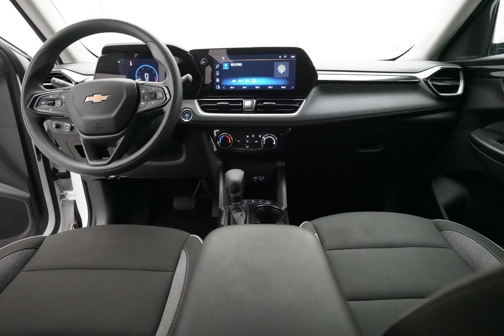 Used 2025 Chevrolet TrailBlazer LT AWD/4WD image 5