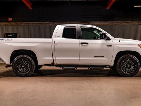 Used 2017 Toyota Tundra SR5 image 10