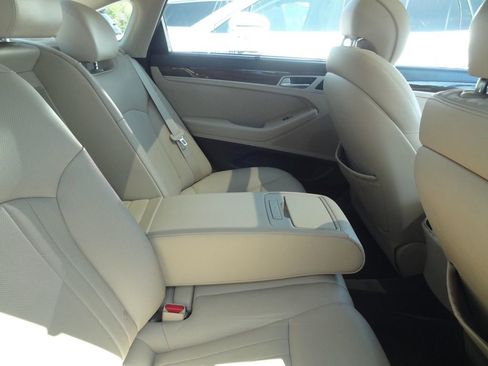 Used 2015 Hyundai Genesis 3.8 w/ Option Group 02 image 9