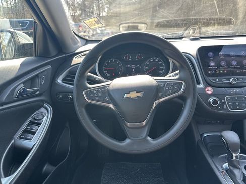 Used 2025 Chevrolet Malibu LT image 24