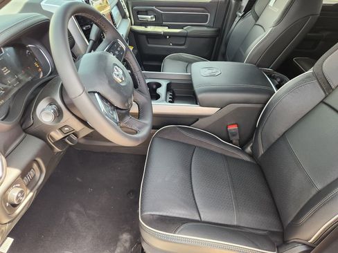 New 2026 RAM 2500 Laramie AWD/4WD image 13