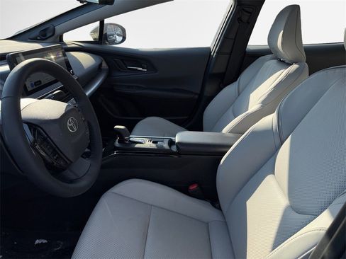 Used 2024 Toyota Prius Limited w/ Limited Premium Package image 12