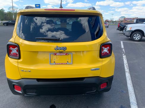 Used 2015 Jeep Renegade Latitude AWD/4WD image 4