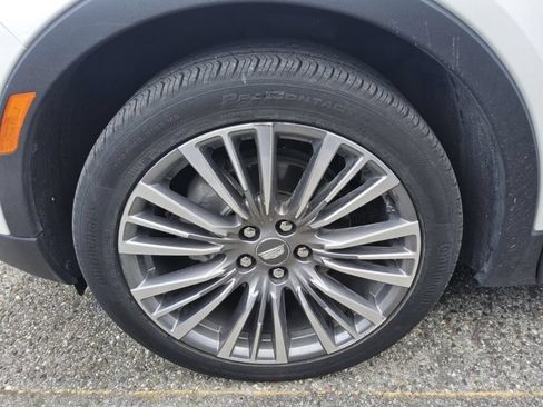 Used 2024 Cadillac XT4 Premium Luxury FWD image 6
