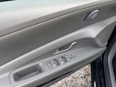 Used 2023 Hyundai Elantra SEL image 13