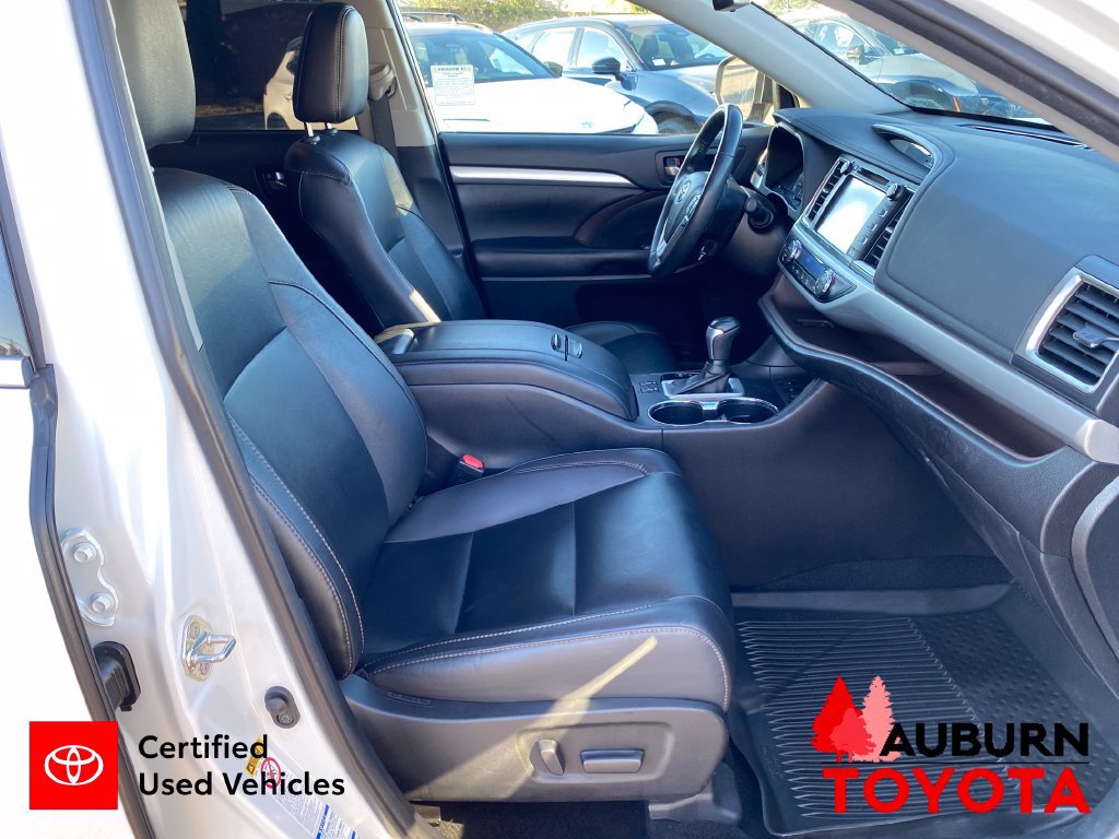 Certified 2019 Toyota Highlander XLE w/ Carpet Mat Package (TMS) AWD/4WD image 23