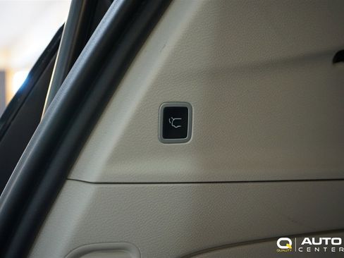 Used 2022 Chrysler Pacifica Touring-L image 29