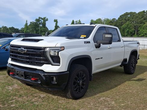 Used 2025 Chevrolet Silverado 2500 LT w/ Trail Boss Package AWD/4WD image 3