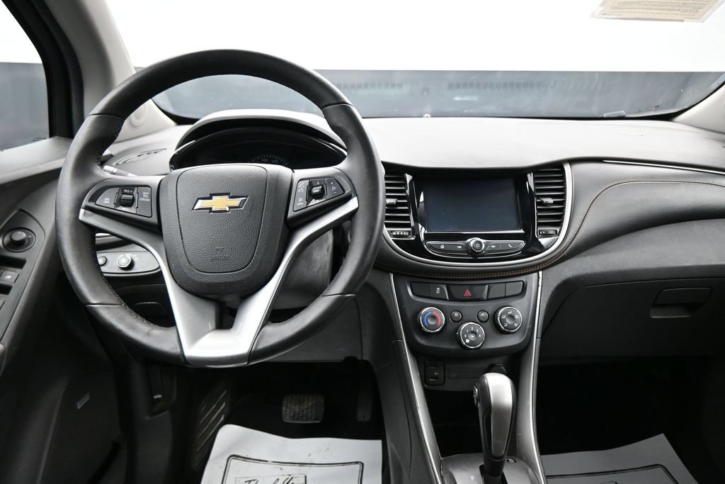 Used 2017 Chevrolet Trax LT w/ Sun & Sound Package FWD image 15