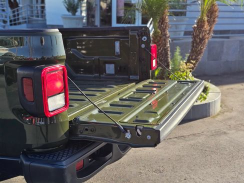 Used 2023 Jeep Gladiator Sport AWD/4WD image 10